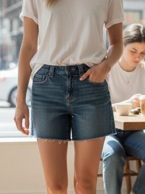 J. CREW (8) Mid-Rise Denim Jean Shorts Blue Raw Edge Hem Fading Stretch - Size 8